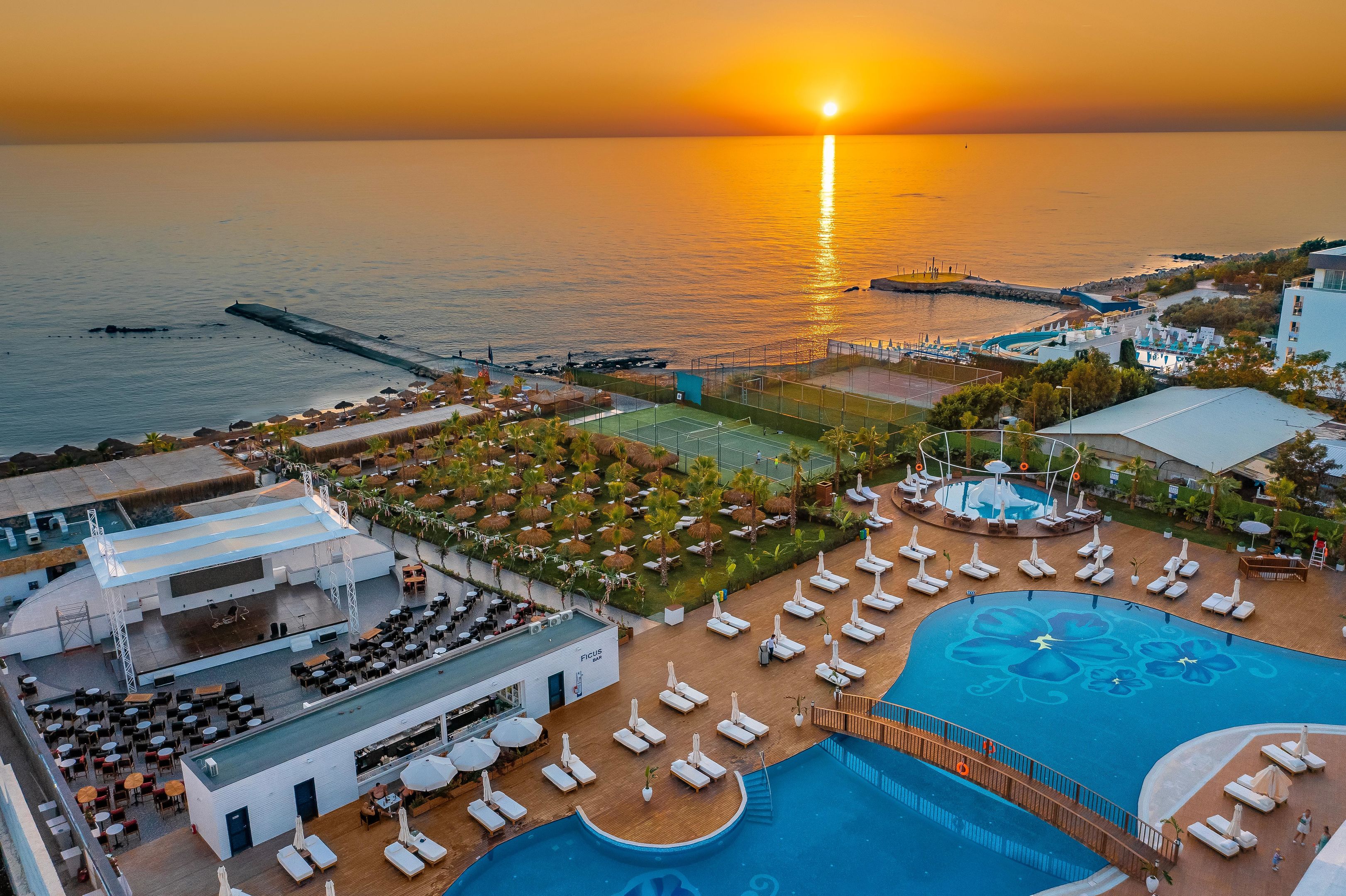 Hotels: Rubi Platinum Sign