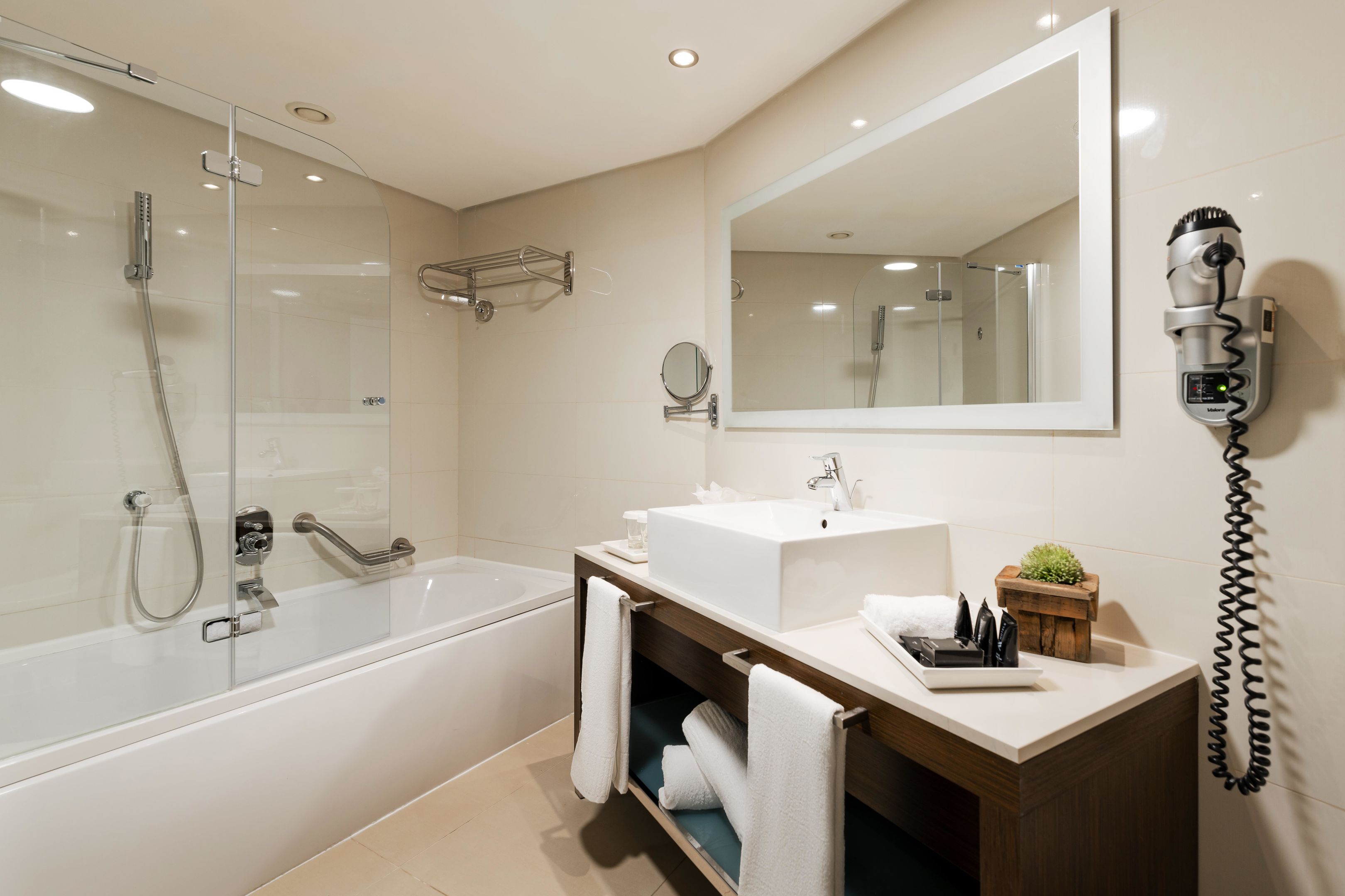 AX The Palace Zimmer-Kategorien Business, Suite (Junior Suite)