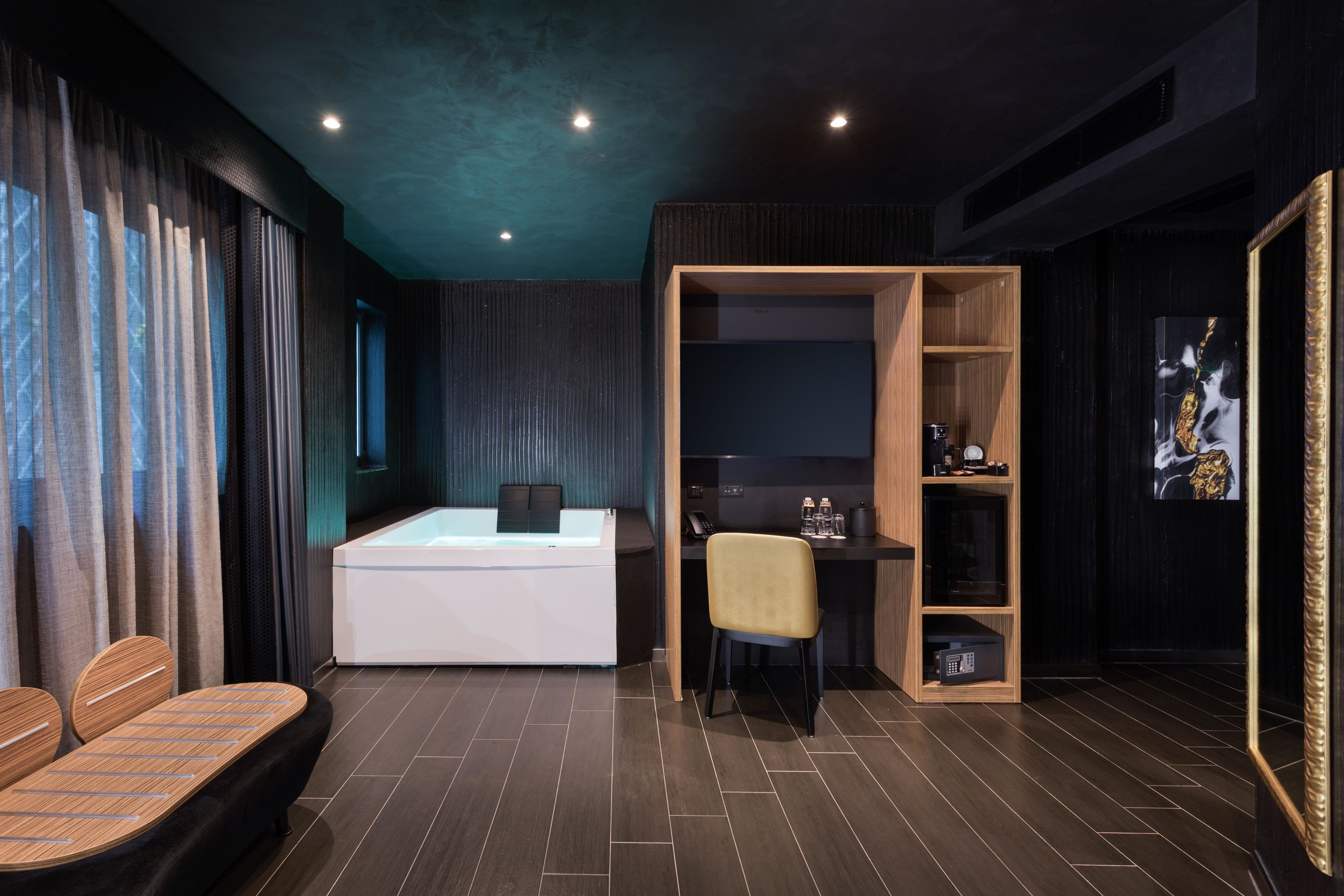 Hotel: H Hotel