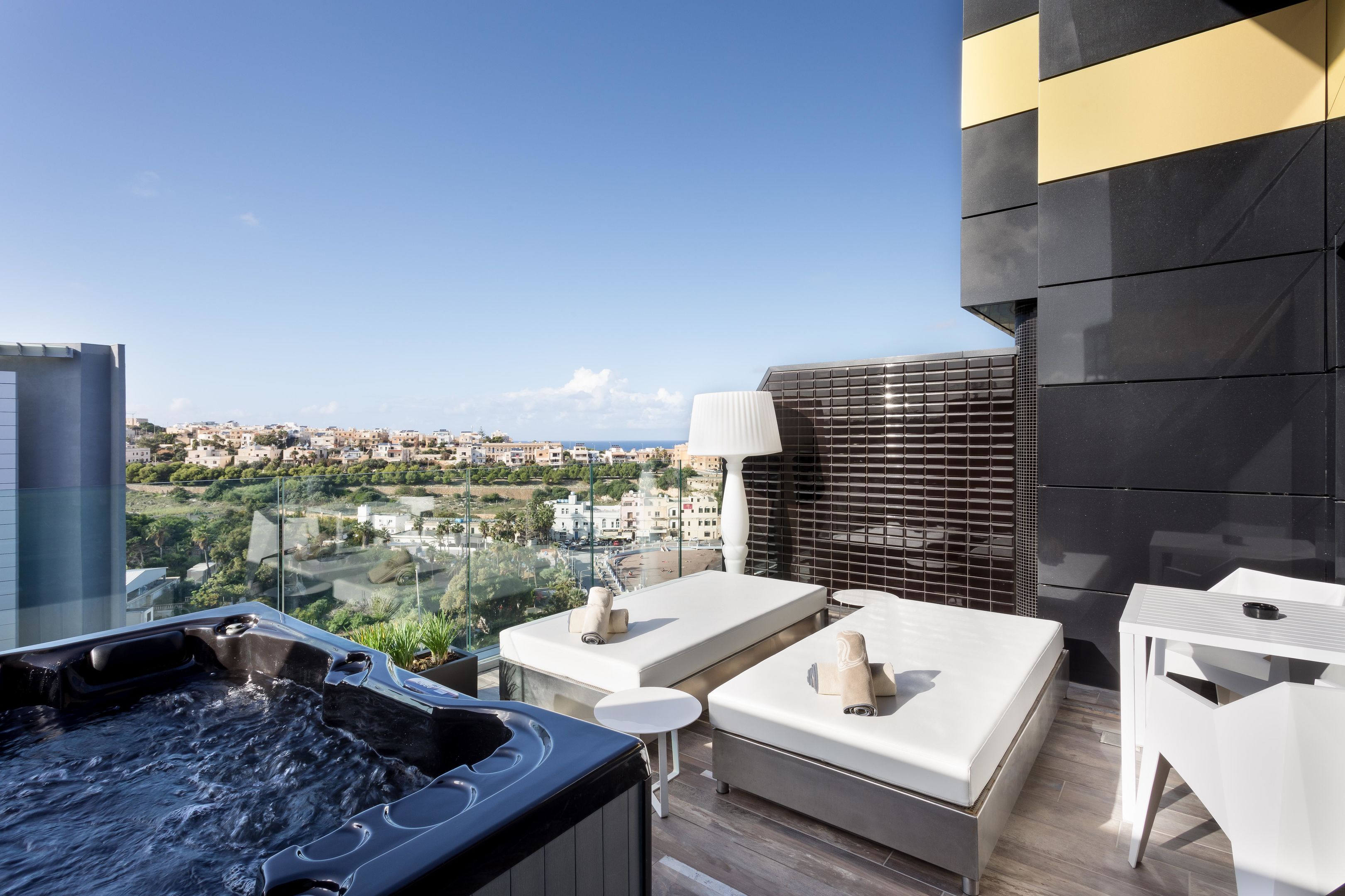 Hotel: H Hotel