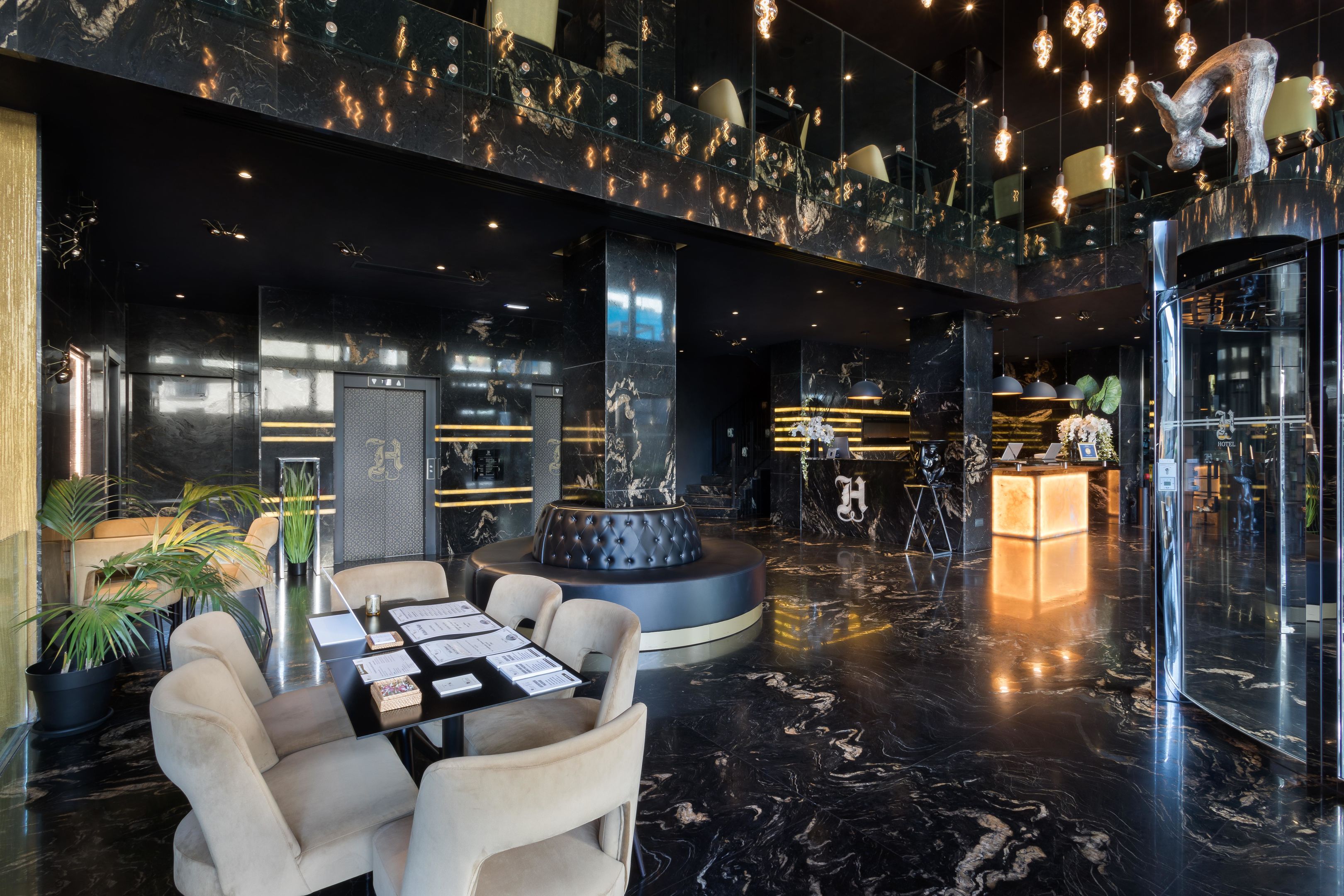 Hotel: H Hotel