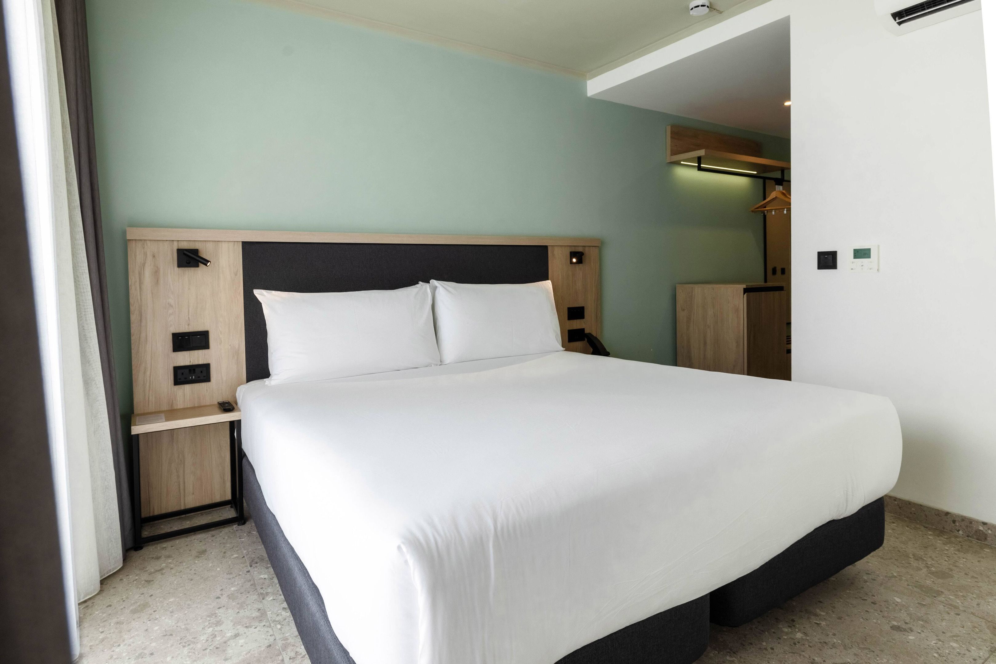 Hotel: Levante St Julian's Affiliated by Meliá