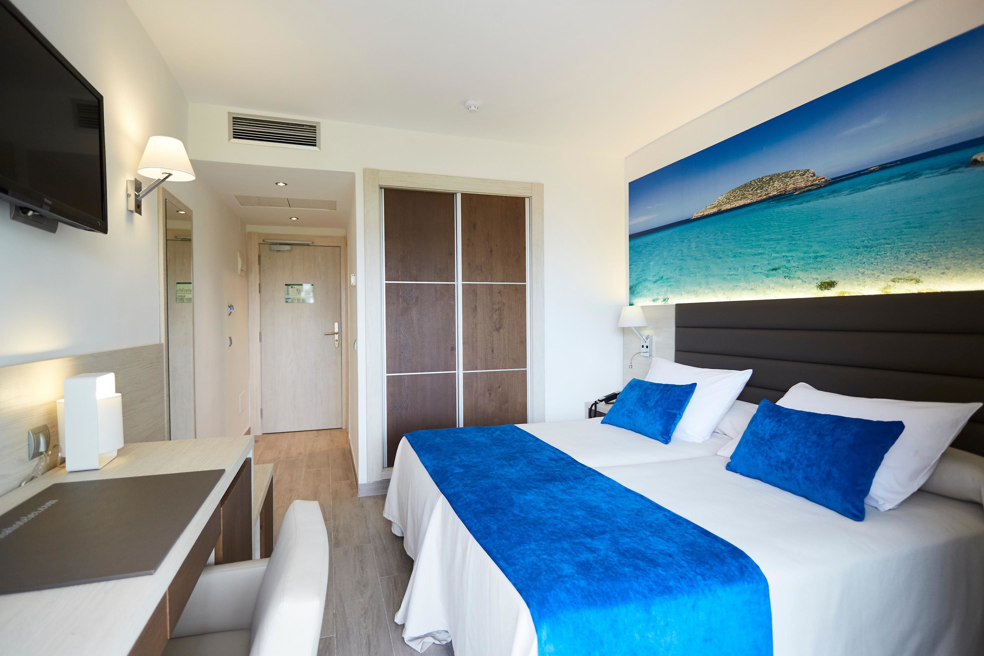 Hotel: Invisa Hotel Club Cala Blanca