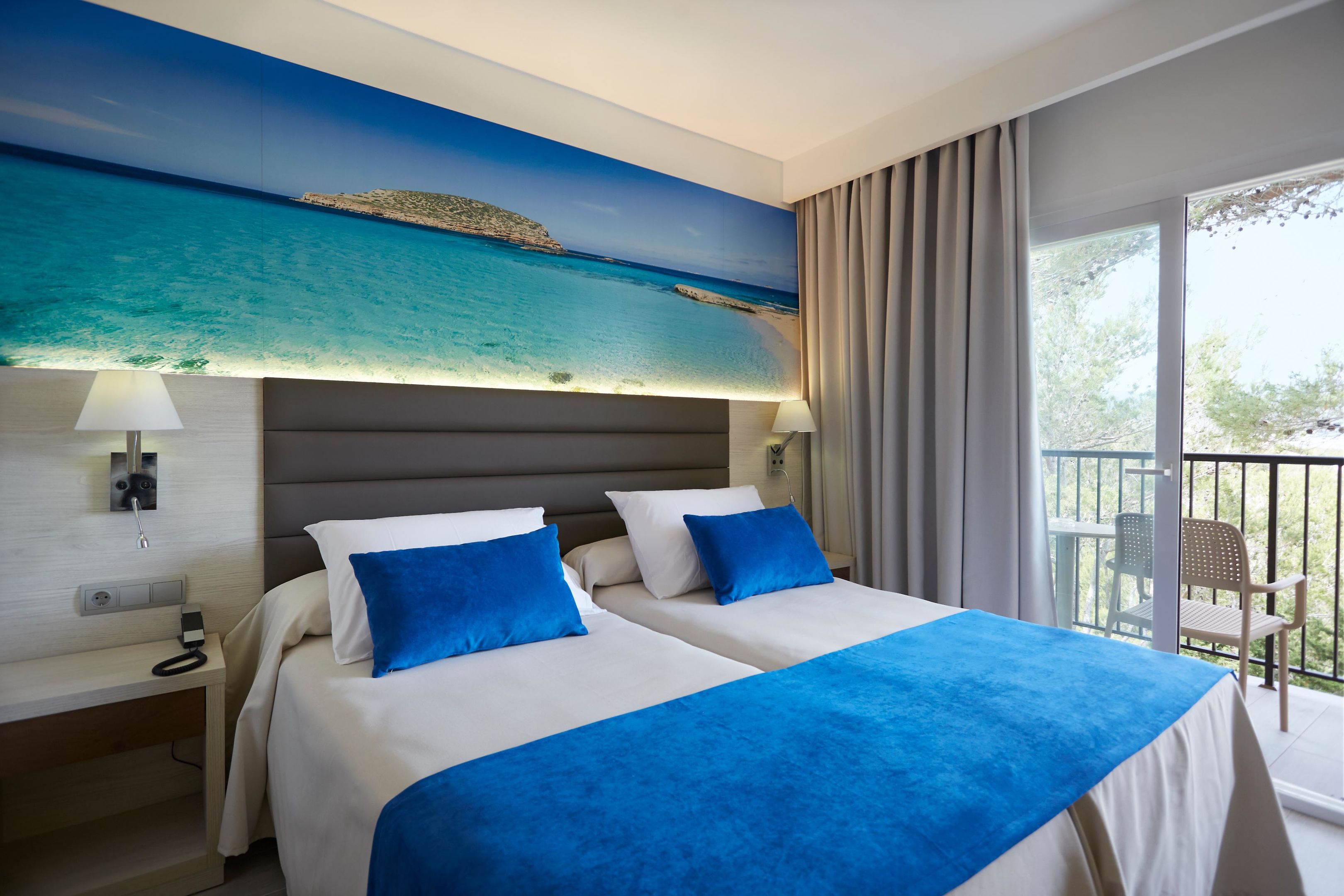 Invisa Hotel Club Cala Blanca Zimmer-Kategorien Double superior room