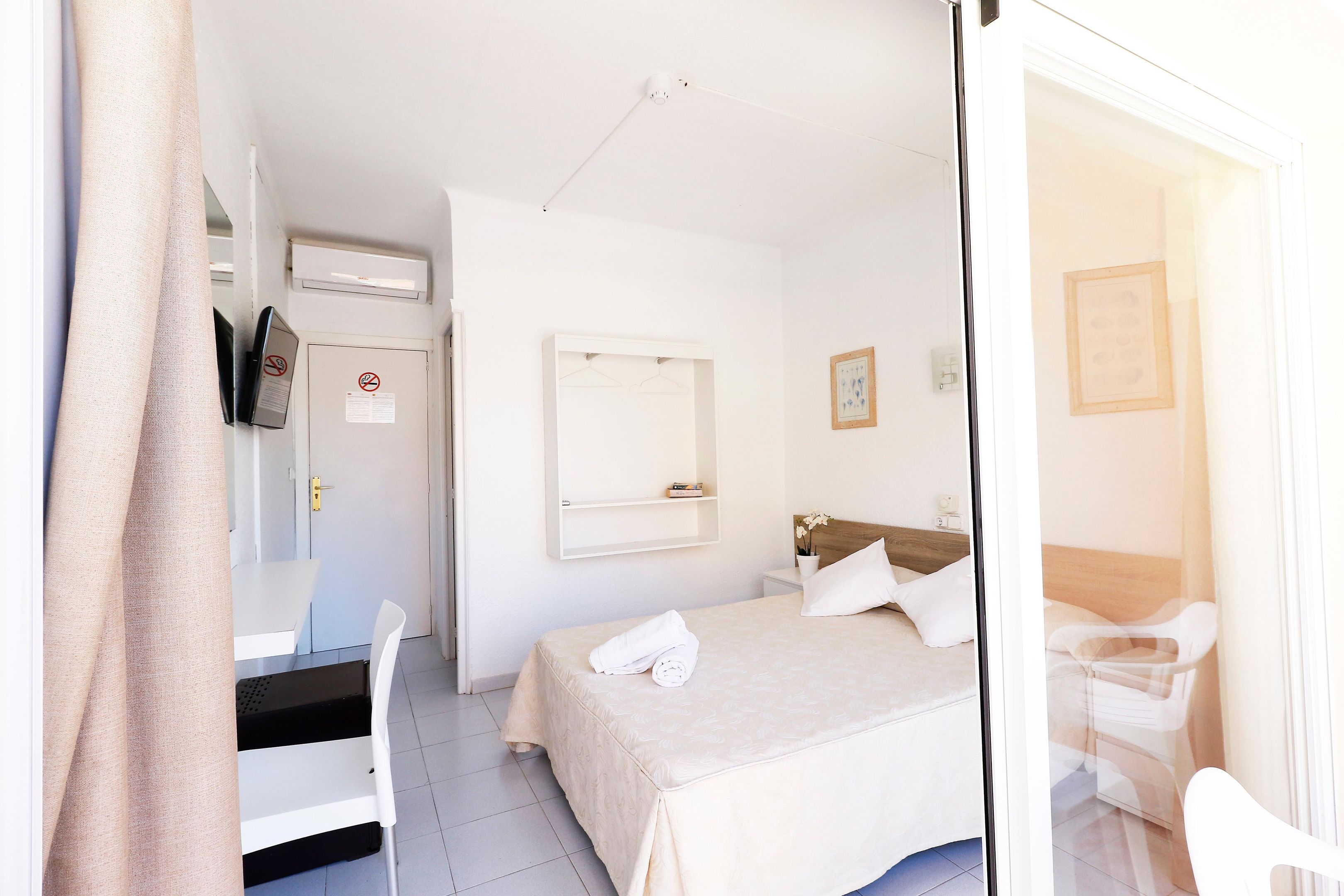 HSR Gil Zimmer-Kategorien Budget, Einzelzimmer (SINGLE ROOM)