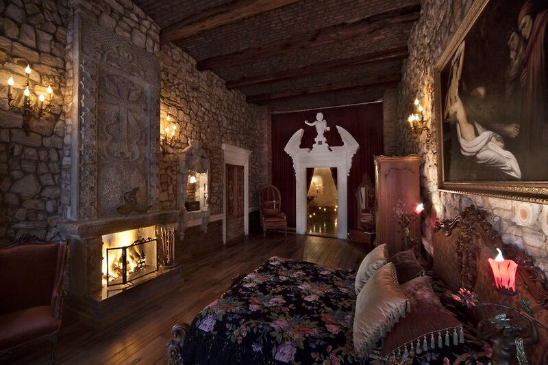 Hotel: Sacred House