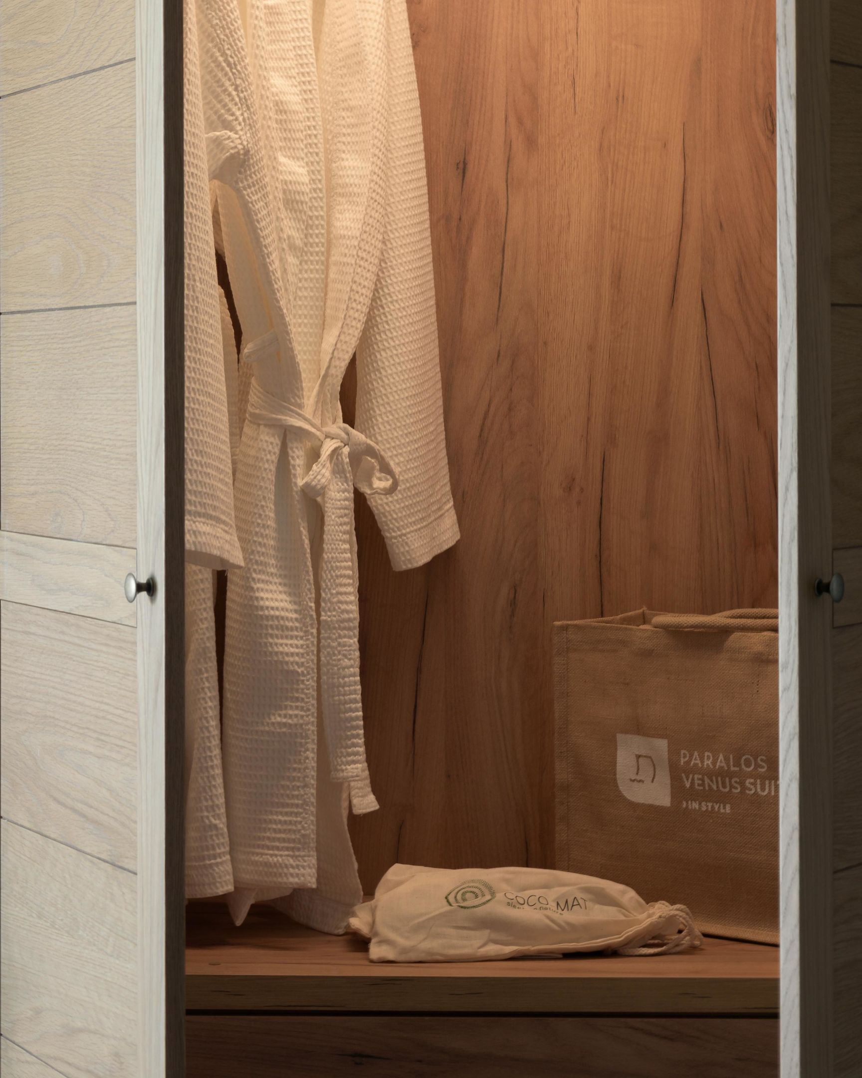 Hotel: Paralos Venus Suites